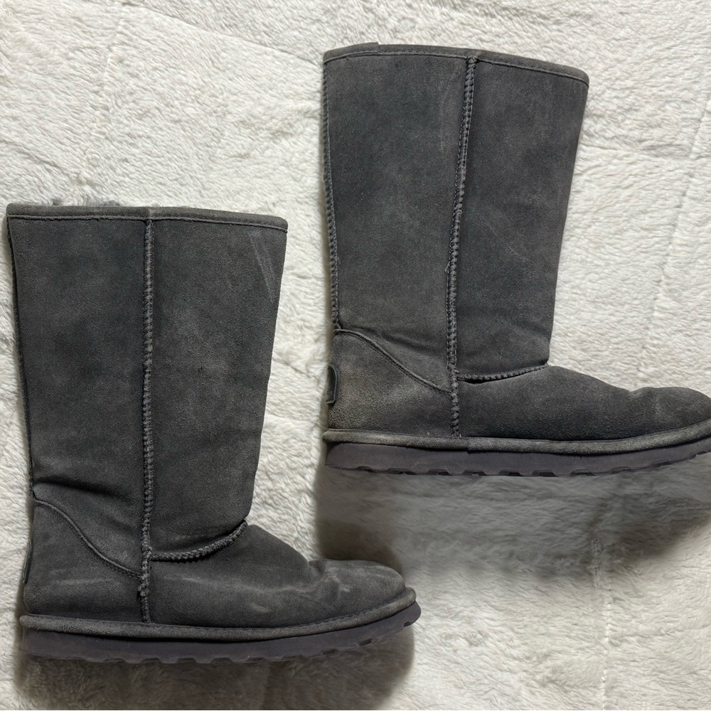 BearPaw women’s Charcoal Suede Boots Sz 10